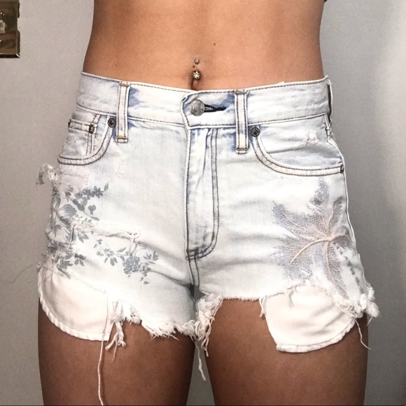 Shorts - Picture 2 of 4